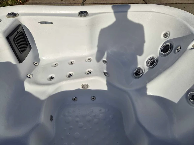 Balboa 6 persoons jacuzzi en buitenspa - afbeelding 9 van  30