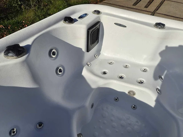 Balboa 6 persoons jacuzzi en buitenspa - afbeelding 10 van  30