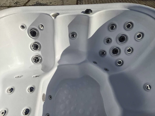 Balboa 6 persoons jacuzzi en buitenspa - afbeelding 13 van  30
