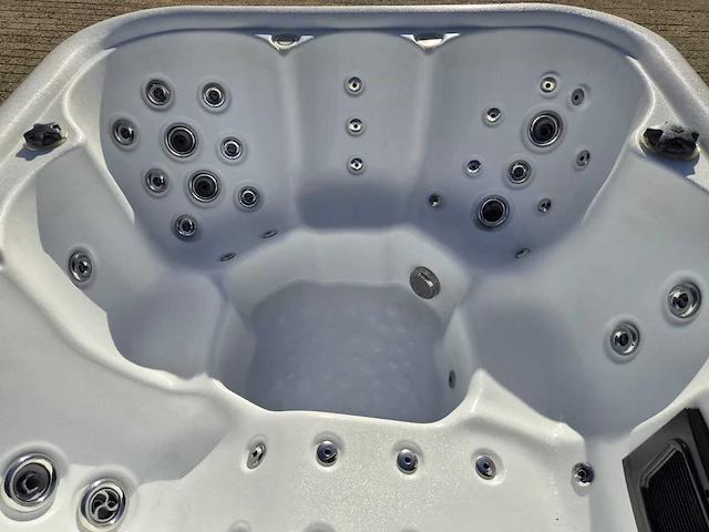 Balboa 6 persoons jacuzzi en buitenspa - afbeelding 15 van  30