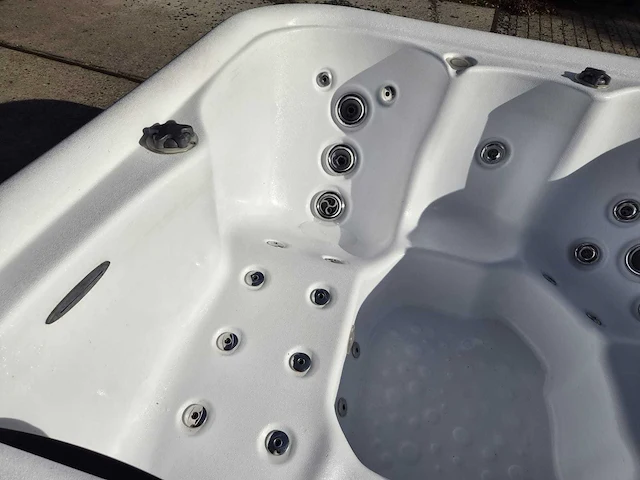 Balboa 6 persoons jacuzzi en buitenspa - afbeelding 17 van  30