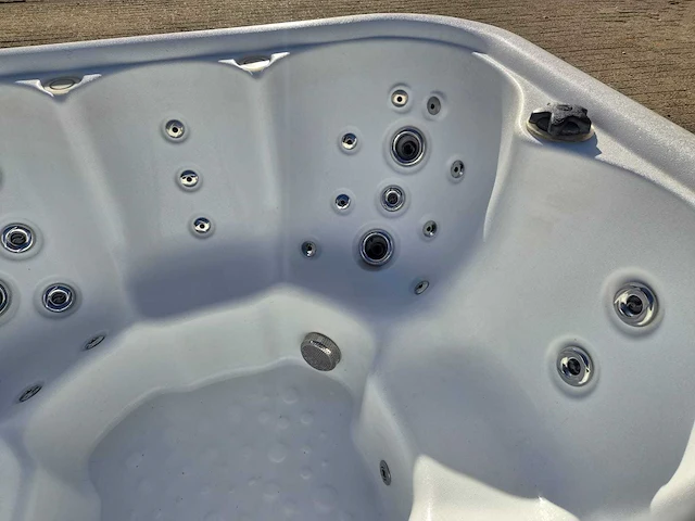 Balboa 6 persoons jacuzzi en buitenspa - afbeelding 23 van  30