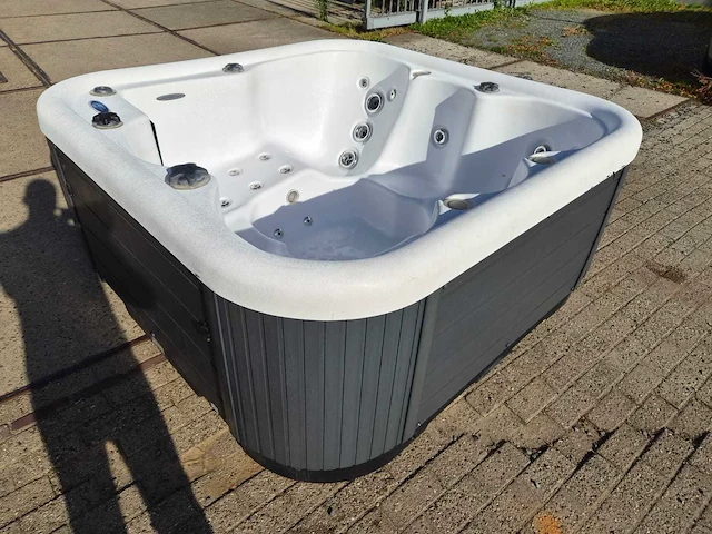 Balboa 6 persoons jacuzzi en buitenspa - afbeelding 30 van  30