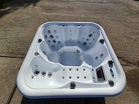 Balboa 6 persoons jacuzzi en buitenspa