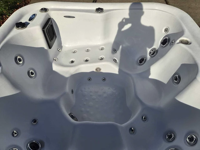Balboa 6 persoons jacuzzi en buitenspa - afbeelding 3 van  14
