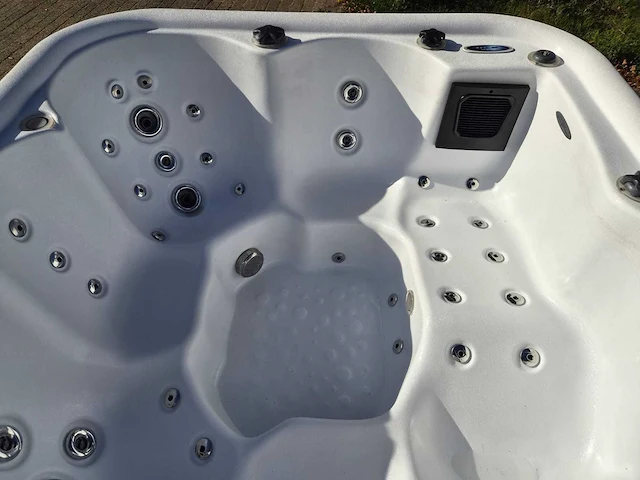 Balboa 6 persoons jacuzzi en buitenspa - afbeelding 4 van  18