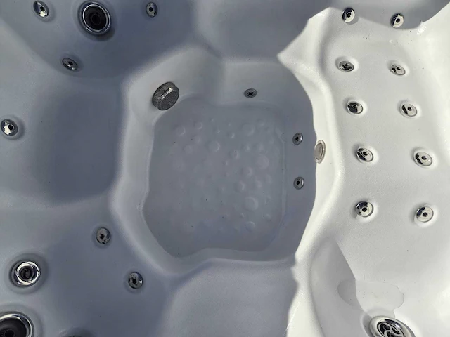 Balboa 6 persoons jacuzzi en buitenspa - afbeelding 7 van  18