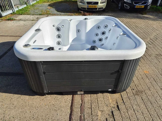 Balboa 6 persoons jacuzzi en buitenspa - afbeelding 9 van  18