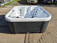 Balboa 6 persoons jacuzzi en buitenspa - afbeelding 9 van  18