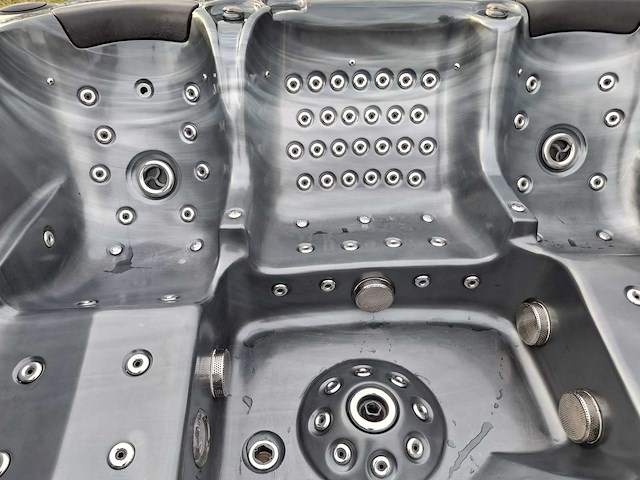 Balboa 7 persoons jacuzzi en buitenspa - afbeelding 7 van  28