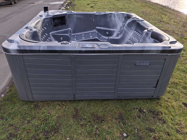 Balboa 7 persoons jacuzzi en buitenspa - afbeelding 10 van  28