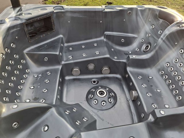 Balboa 7 persoons jacuzzi en buitenspa - afbeelding 19 van  28