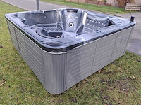 Balboa 7 persoons jacuzzi en buitenspa - afbeelding 28 van  28