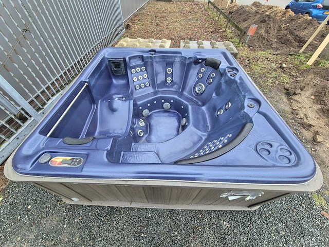 Balboa 7 persoons jacuzzi en buitenspa - afbeelding 10 van  16