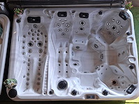 Balboa 7 persoons jacuzzi en buitenspa - afbeelding 2 van  4