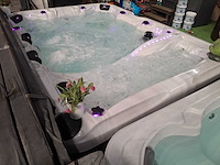 Balboa 7 persoons jacuzzi en buitenspa - afbeelding 2 van  4