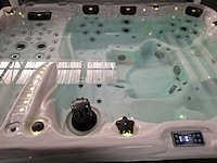 Balboa 7 persoons jacuzzi en buitenspa - afbeelding 3 van  4