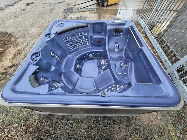 Balboa 7 persoons jacuzzi en buitenspa - afbeelding 1 van  22