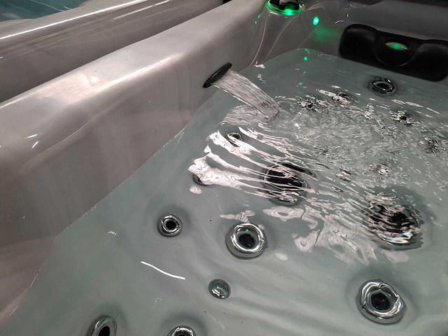 Balboa 7 persoons jacuzzi en buitenspa - afbeelding 4 van  5