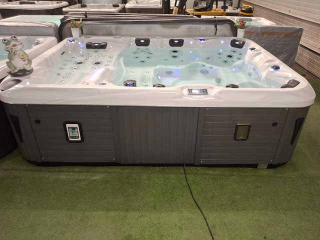 Balboa 7 persoons jacuzzi en buitenspa - afbeelding 14 van  25