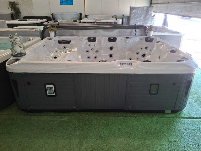 Balboa 7 persoons jacuzzi en buitenspa - afbeelding 25 van  25