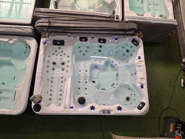 Balboa 7 persoons jacuzzi en buitenspa - afbeelding 5 van  25
