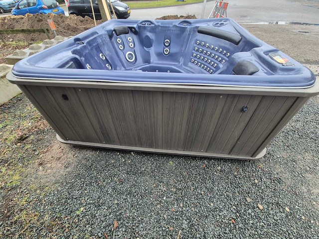 Balboa 7 persoons jacuzzi en buitenspa - afbeelding 6 van  13