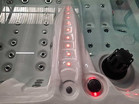 Balboa 7 persoons jacuzzi en buitenspa - afbeelding 12 van  24