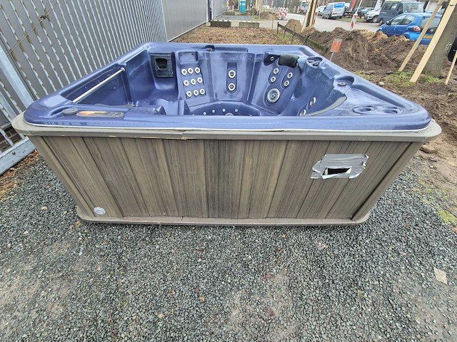 Balboa 7 persoons jacuzzi en buitenspa - afbeelding 2 van  4