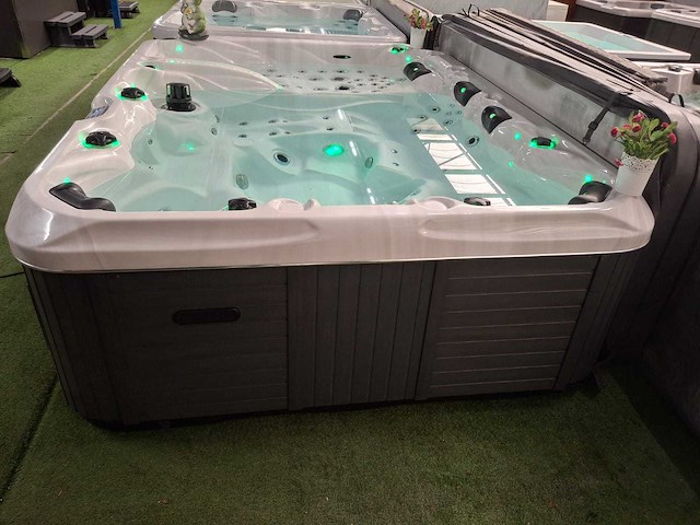Balboa 7 persoons jacuzzi en buitenspa - afbeelding 9 van  25