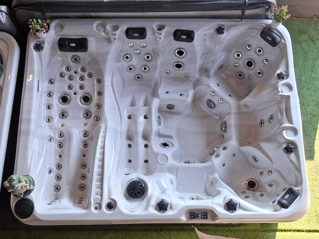 Balboa 7 persoons jacuzzi en buitenspa - afbeelding 16 van  25