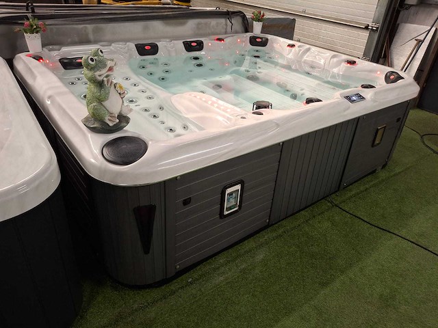 Balboa 7 persoons jacuzzi en buitenspa - afbeelding 21 van  25