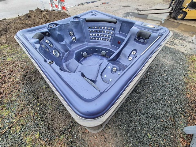 Balboa 7 persoons jacuzzi en buitenspa - afbeelding 16 van  22