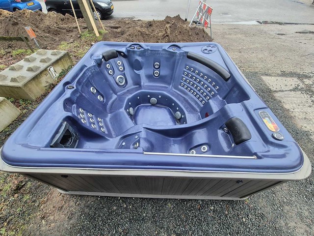 Balboa 7 persoons jacuzzi en buitenspa - afbeelding 11 van  17