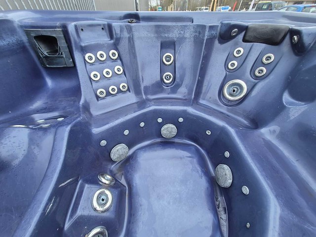 Balboa 7 persoons jacuzzi en buitenspa - afbeelding 15 van  17