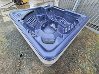 Balboa 7 persoons jacuzzi en buitenspa - afbeelding 8 van  8
