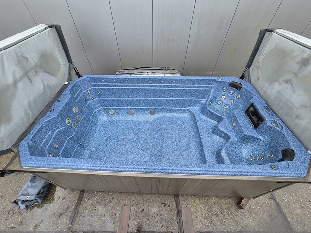 Balboa 8 persoons zwem spa jacuzzi en buitenspa - afbeelding 1 van  20