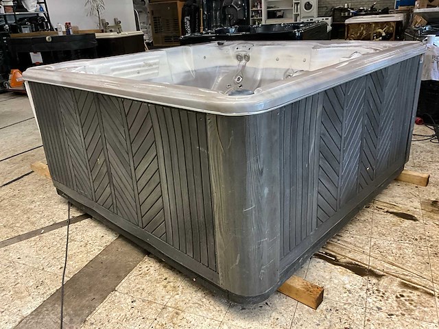 Balboa jacuzzi - afbeelding 1 van  14
