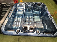 Balboa spa 4 persoons jacuzzi en buitenspa - afbeelding 5 van  13