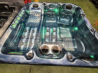 Balboa spa 4 persoons jacuzzi en buitenspa - afbeelding 11 van  13