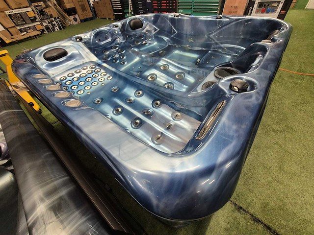 Balboa spa 4 persoons jacuzzi en buitenspa - afbeelding 5 van  11