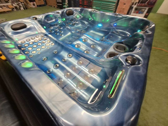 Balboa spa 4 persoons jacuzzi en buitenspa - afbeelding 12 van  13