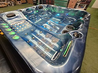 Balboa spa 4 persoons jacuzzi en buitenspa - afbeelding 12 van  13