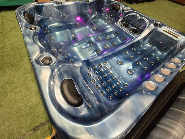 Balboa spa 4 persoons jacuzzi en buitenspa - afbeelding 11 van  15