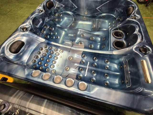 Balboa spa 4 persoons jacuzzi en buitenspa - afbeelding 13 van  15