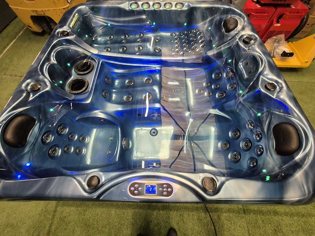 Balboa spa 4 persoons jacuzzi en buitenspa - afbeelding 3 van  15