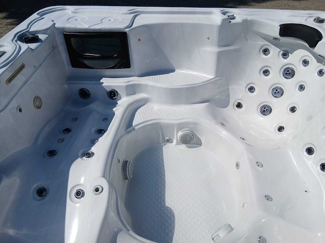 Balboa spa 6 persoons jacuzzi en buitenspa - afbeelding 5 van  34
