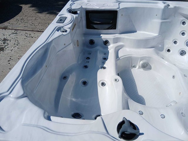 Balboa spa 6 persoons jacuzzi en buitenspa - afbeelding 6 van  34