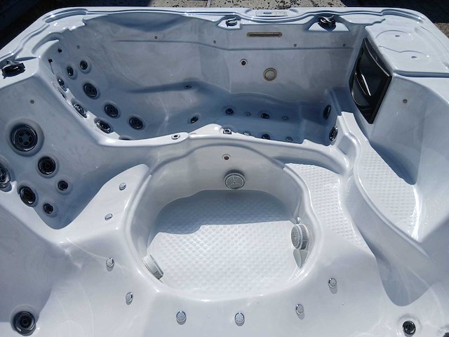 Balboa spa 6 persoons jacuzzi en buitenspa - afbeelding 7 van  34