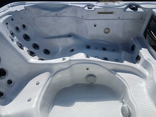 Balboa spa 6 persoons jacuzzi en buitenspa - afbeelding 9 van  34